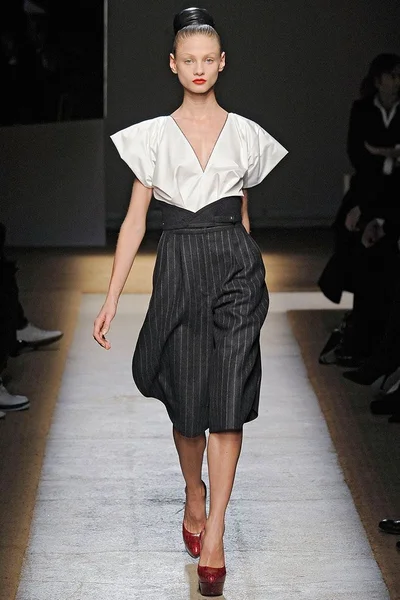Look 12